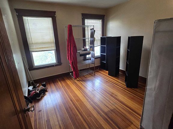 4th image of 21 Scott Street