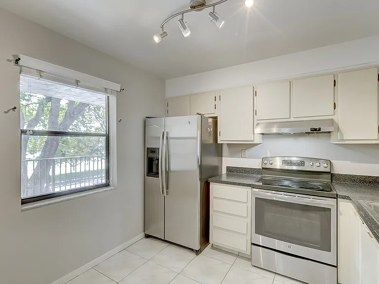 6751 N University Dr #302 — Photo 13