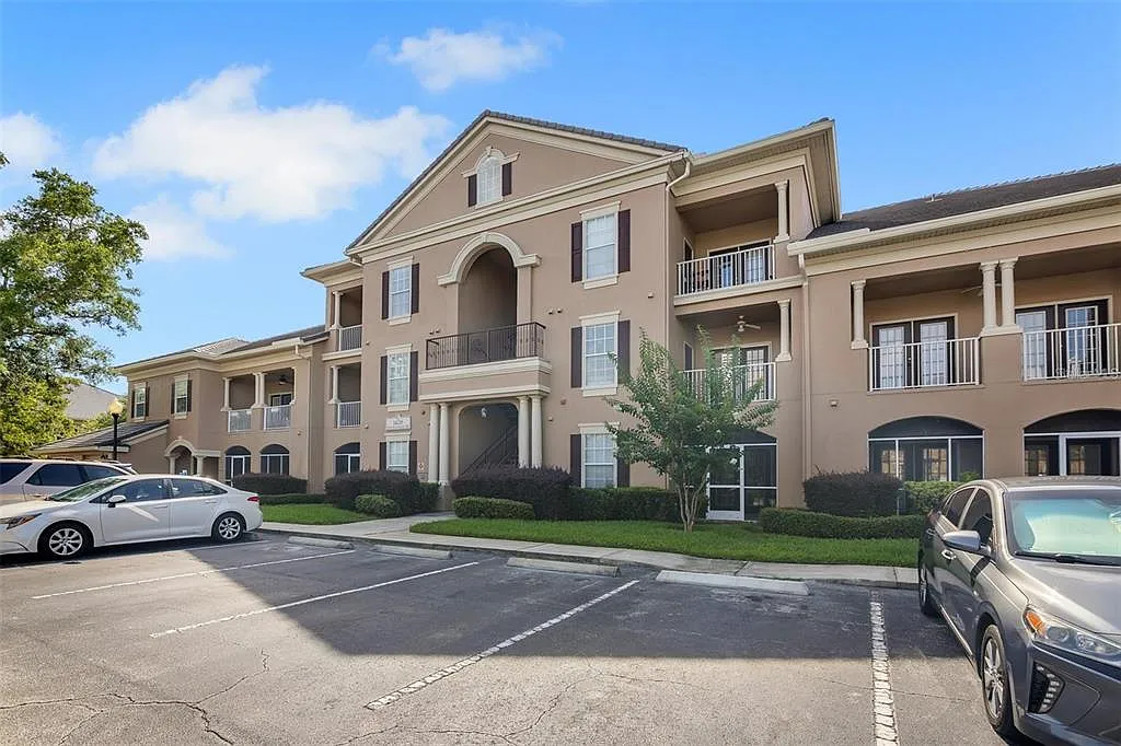 3 bed, 3.0 bath, 1554 sqft, $2,100 — Photo 3