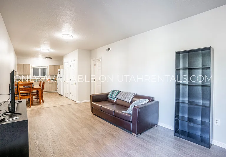 884 E 700 N #E2-1 — Photo 1