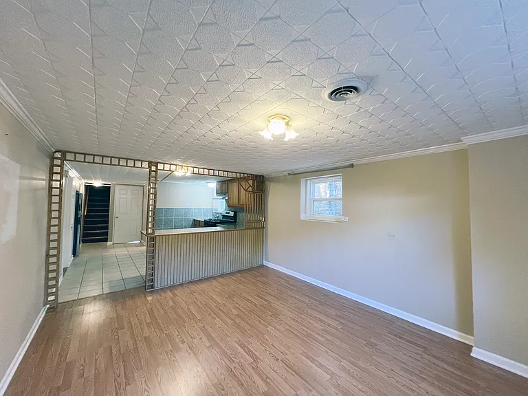 5733 W Melrose St — Photo 6