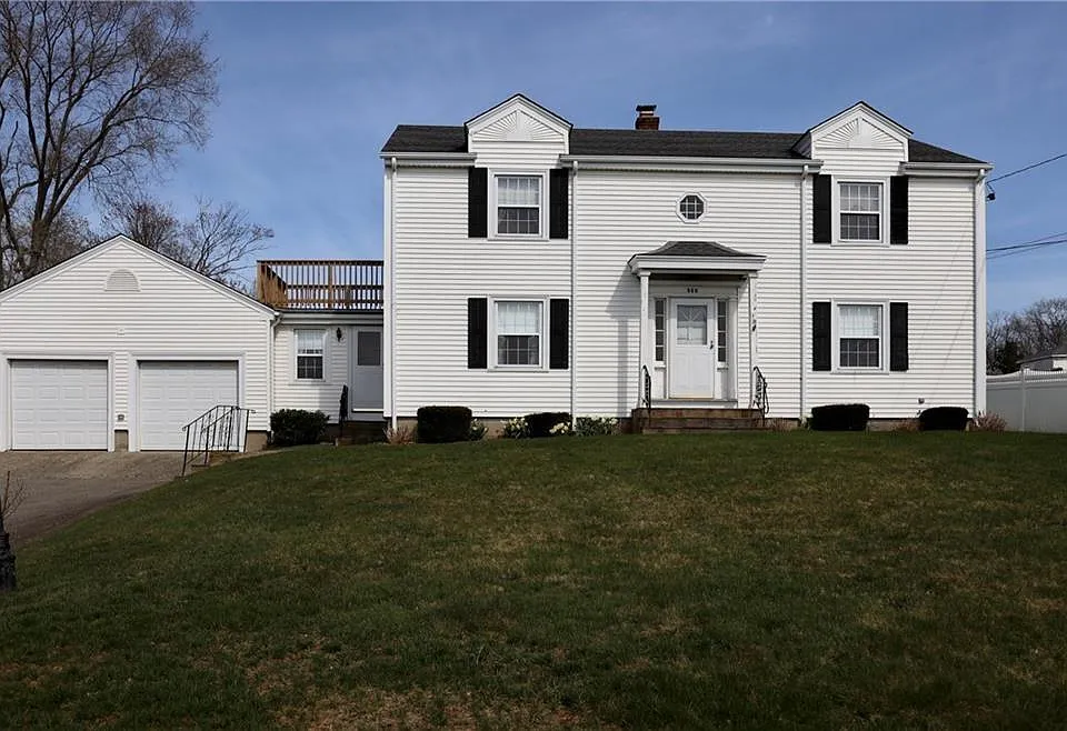 556 Metacom Ave #1