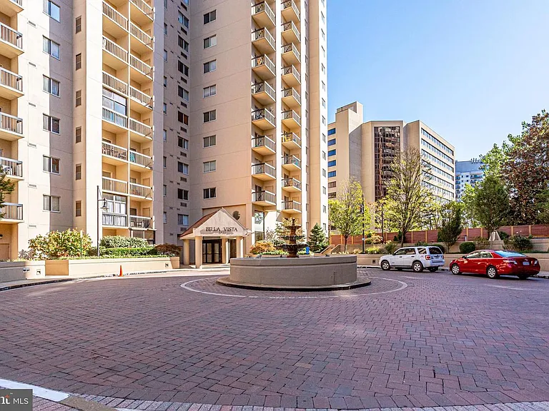1211 S Eads St #1203 — Photo 4