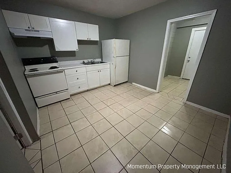 1120 W Austin St — Photo 4