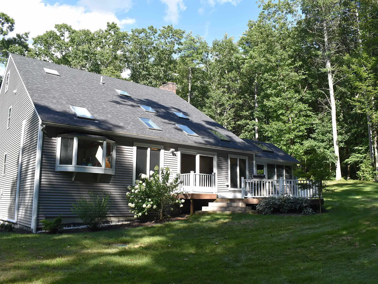 4 bed, 2.5 bath, 3144 sqft, $4,800 — Photo 3