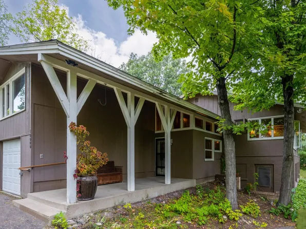 10000 Hillside Ln W, Minnetonka, MN 55305