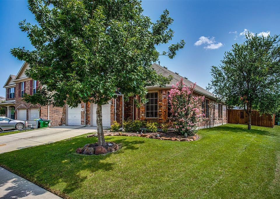1st image of 319 Sugarberry Ln