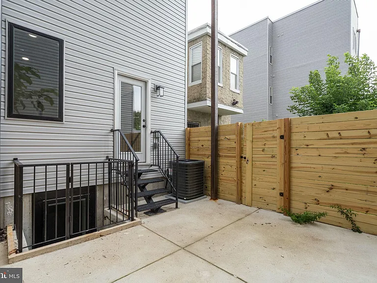 528 W Berks St #1 — Photo 18