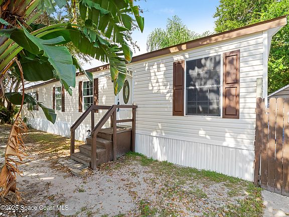 5th image of 2587 Chatham Way NE