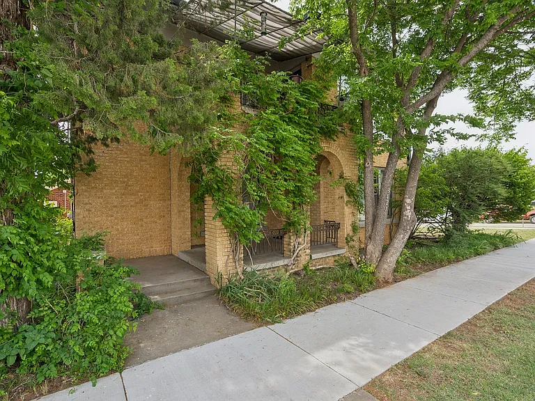 3421 N Dewey Ave — Photo 37