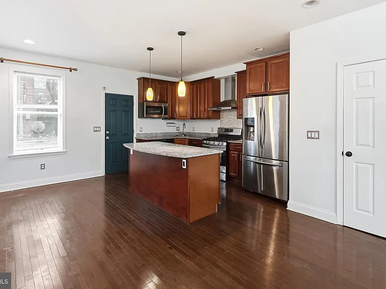2302 Mount Royal Ter — Photo 10