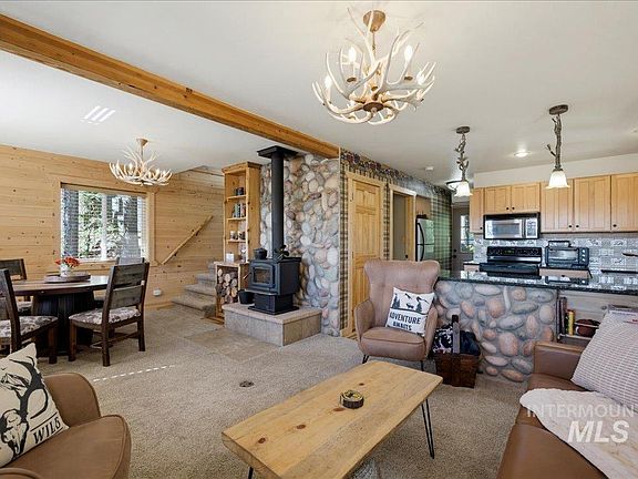 5th image of 2445 Maverick Rd