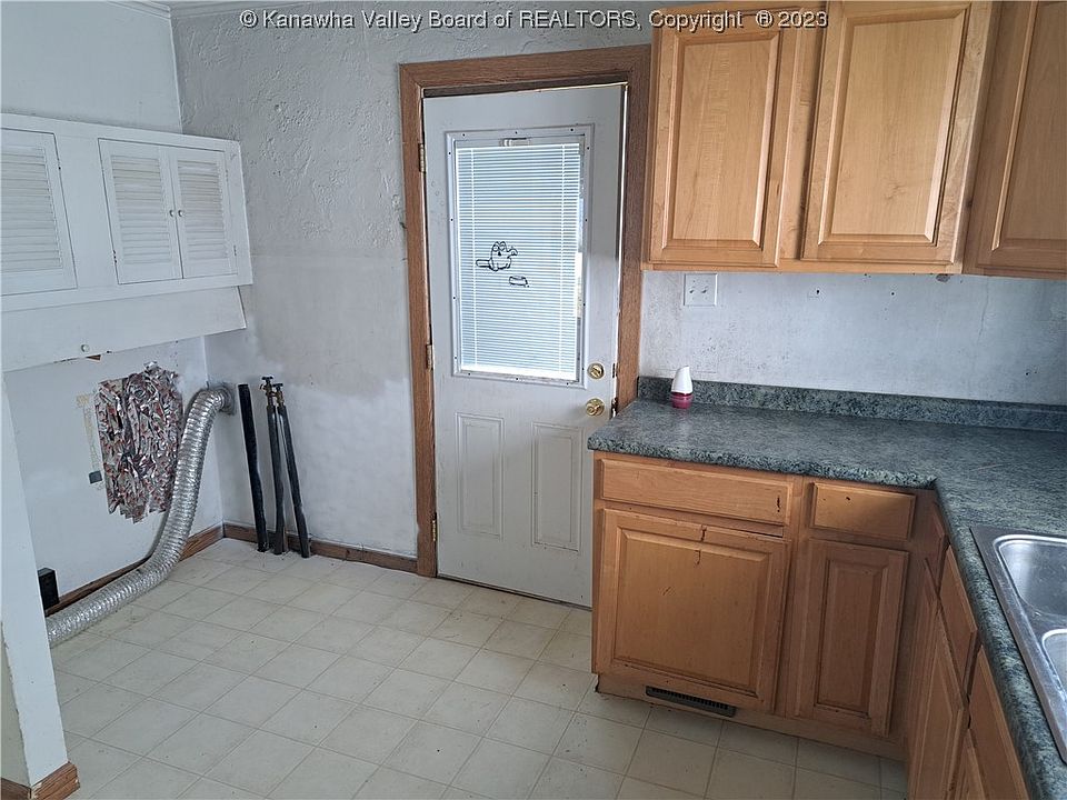 8611 Carolina Ave, Marmet, WV 25315 Zillow