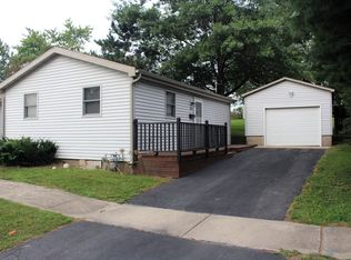 613 S Quincy St, Clinton, IL 61727