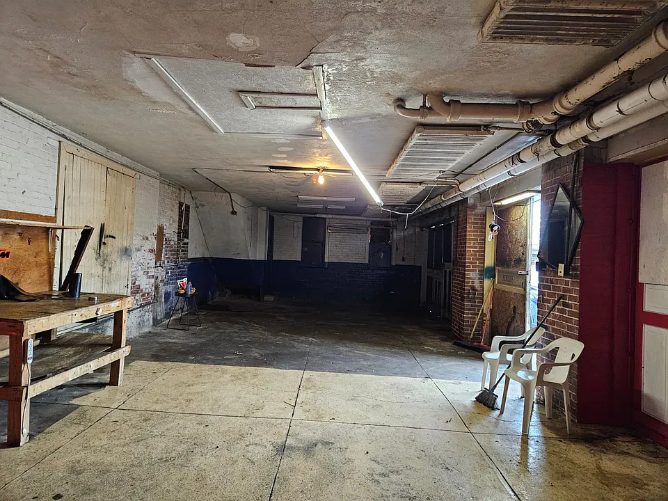 Building Photo 3