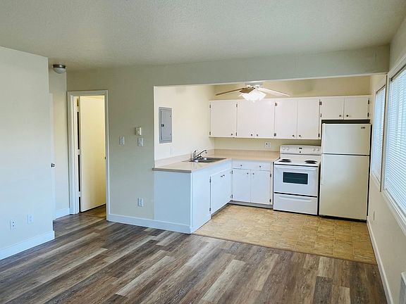 4th image of 2959 SE Monroe St APT 9