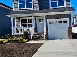 811 Front St, Hempstead, NY 11550