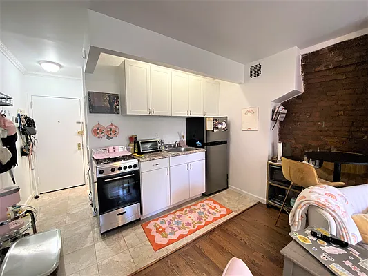 Rented by Douglas Elliman | media 21