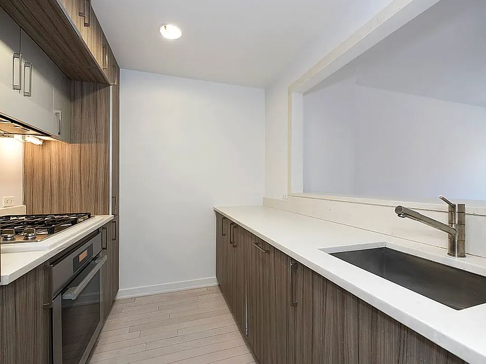 1st image of 250 Bedford Ave #129502