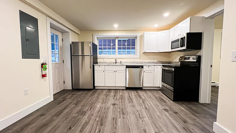 3 bed, 1.0 bath, $3,630 — Photo 2