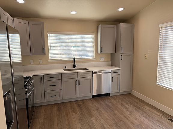 3rd image of 2206 Desert Cove Ct