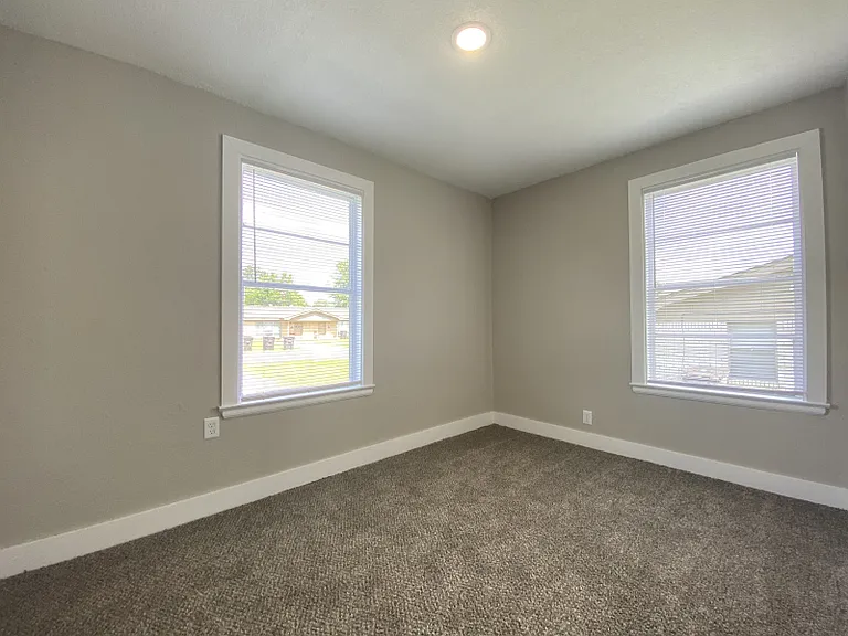 812 Jane Dr — Photo 5