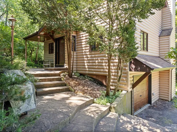 272 Melody Ln, Carpentersville, IL 60110