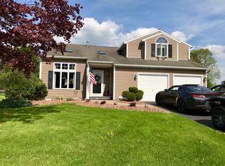 8158 Rizzo Dr, Clay, NY 13041