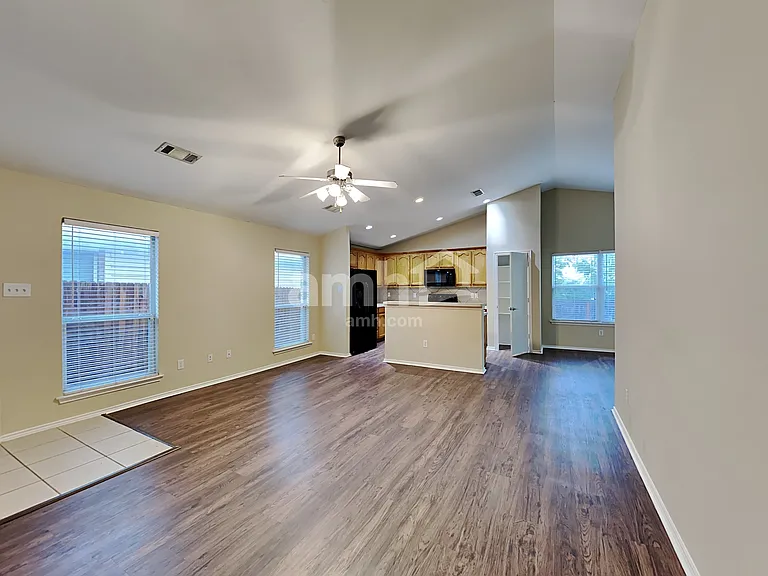 6436 Geneva Ln — Photo 7