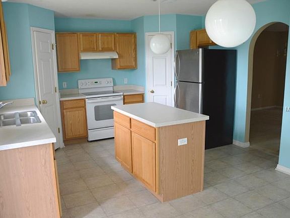 2nd image of 905 Kenbar Ave