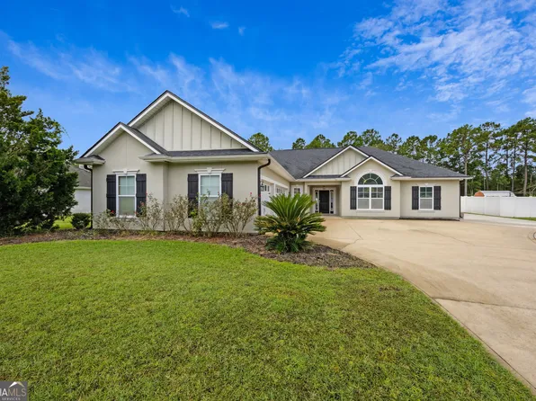 220 Deerwood Village Dr, Woodbine, GA 31569