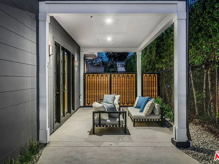 528 Norwich Dr — Photo 32