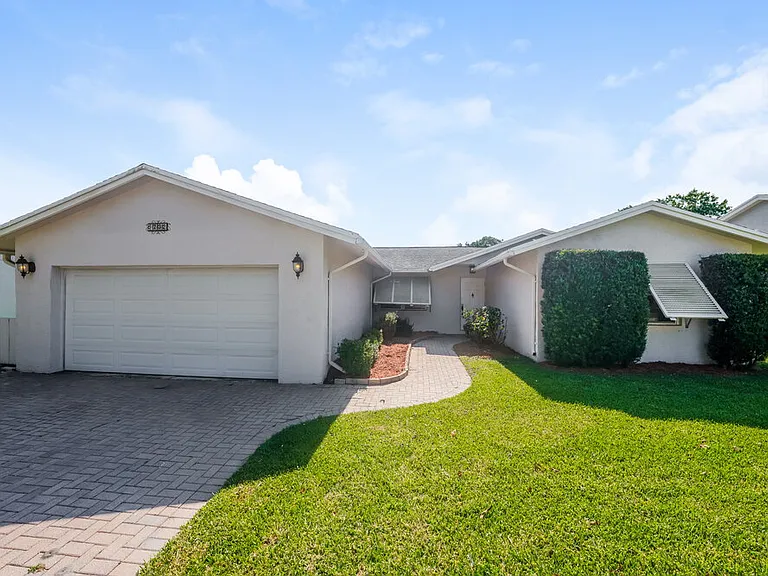 9732 Saddlebrook Dr — Photo 1