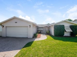 9732 Saddlebrook Dr, Boca Raton, FL 33496