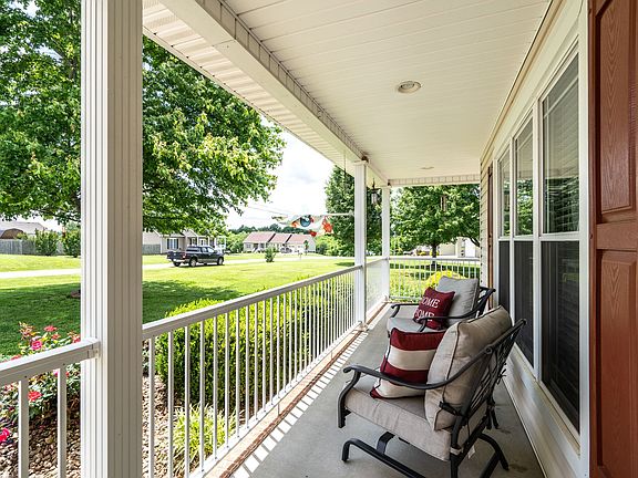 5th image of 218 Charlotte Dr