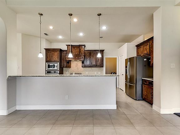 3rd image of 2544 Valley Glen Dr