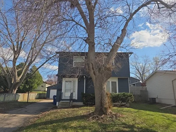 1903 Kings Dr, Bettendorf, IA 52722