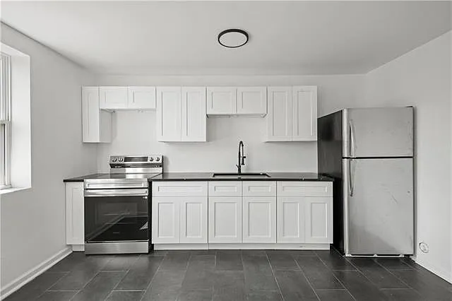 4 bed, 2.0 bath, 1100 sqft, $1,800 — Photo 4