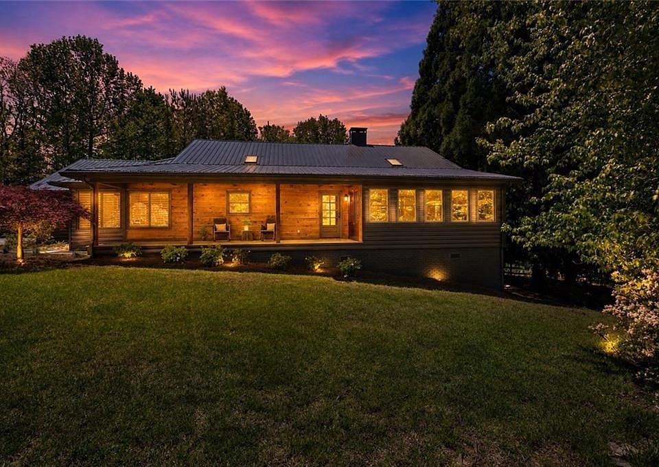 1st image of 212 Hickory Oak Holw