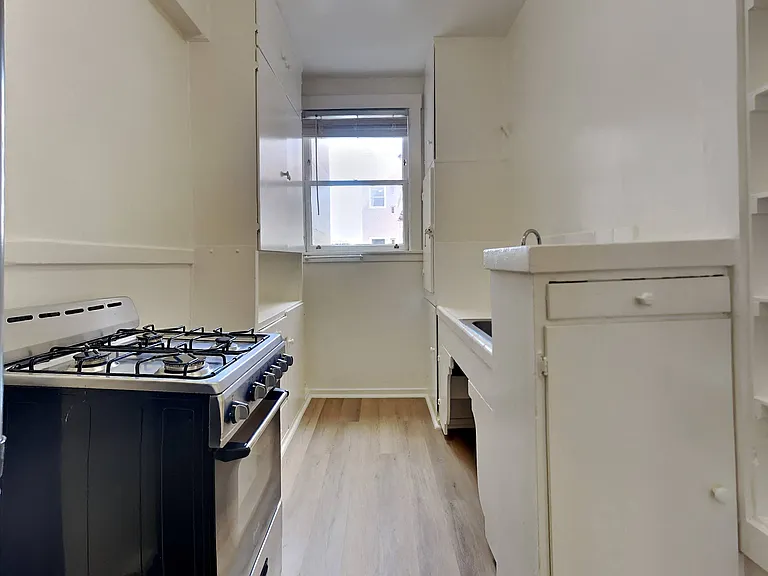 954 Geary St — Photo 39