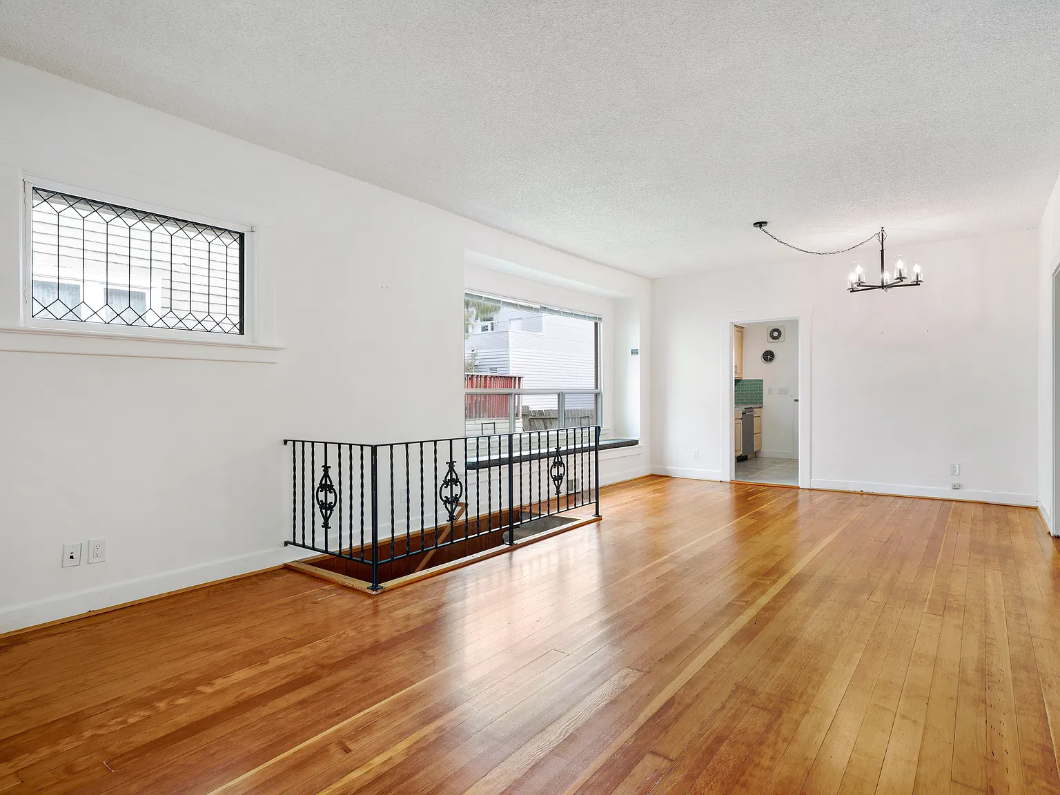 3 bed, 2164 sqft, $4,595 — Photo 2