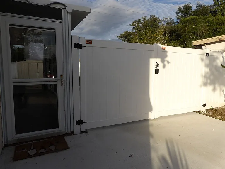 2337 Greenwood St — Photo 6
