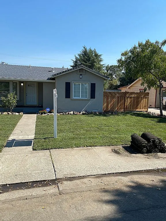 2446 E Poplar St photo 1