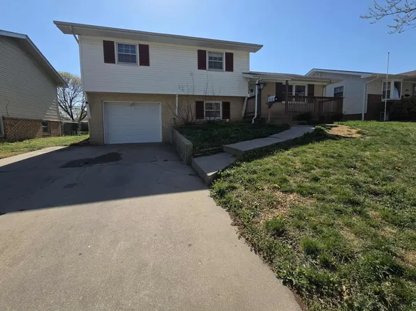 1221 Highland Dr, Junction City, KS 66441