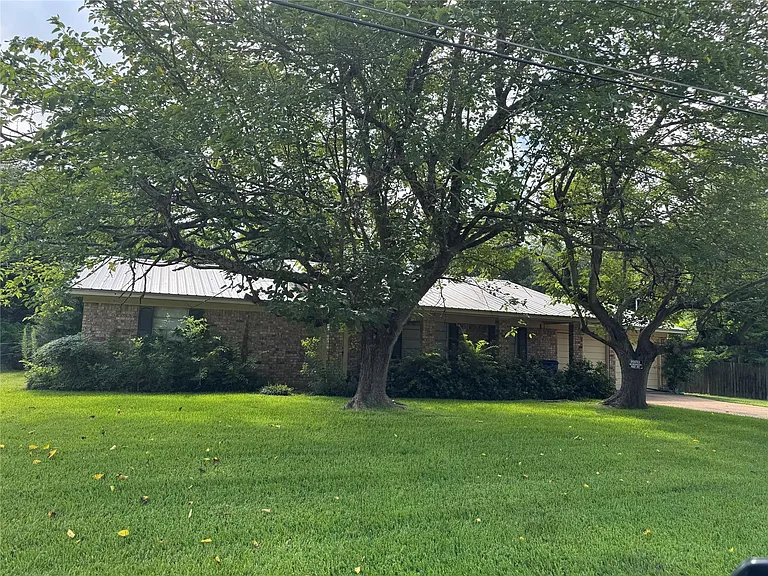 1413 Forehand St — Photo 1