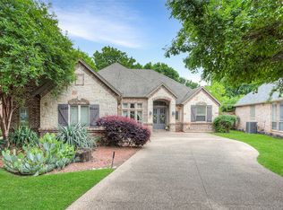 5828 Forest Bend Pl, Fort Worth, TX 76112