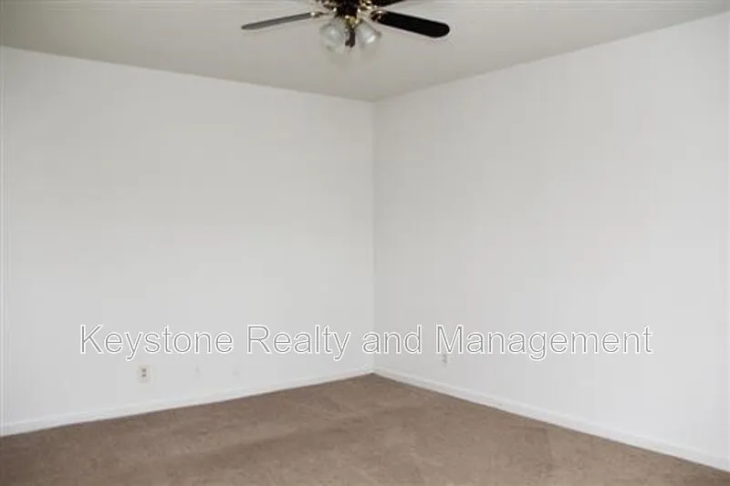 2 bed, 1.0 bath, 850 sqft, $725 — Photo 2