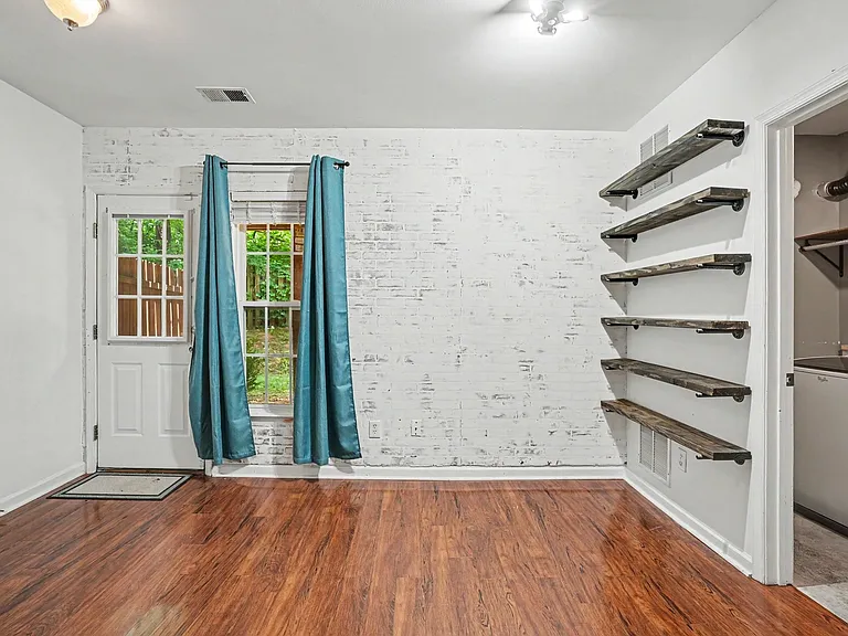 686 Huffine Manor Cir — Photo 15