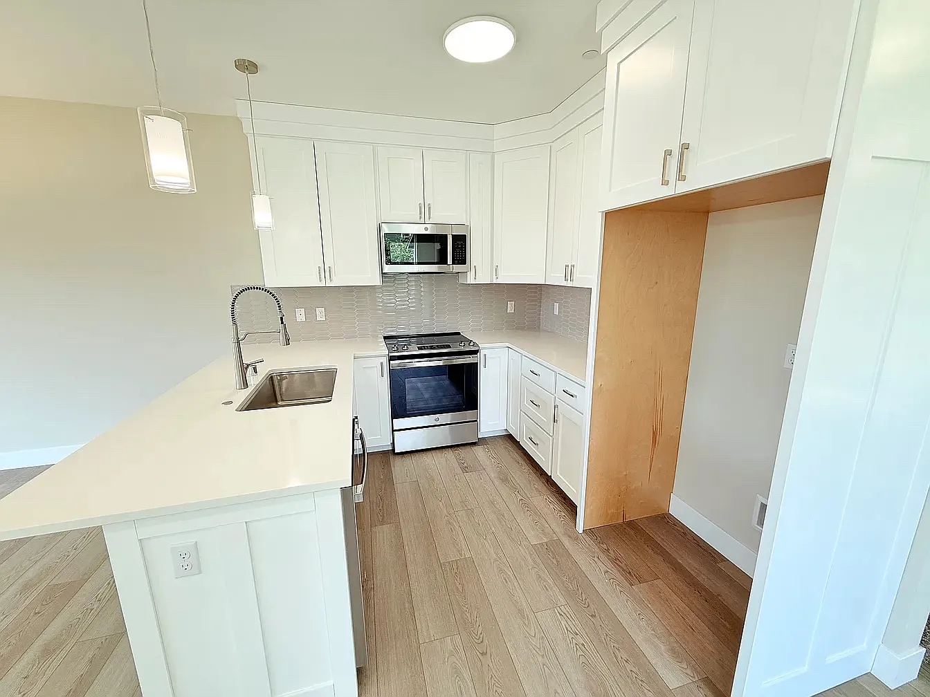 3 bed, 2.5 bath, 1500 sqft, $2,400 — Photo 4