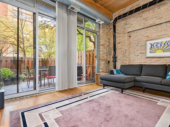 4th image of 2333 W Saint Paul Ave APT 127